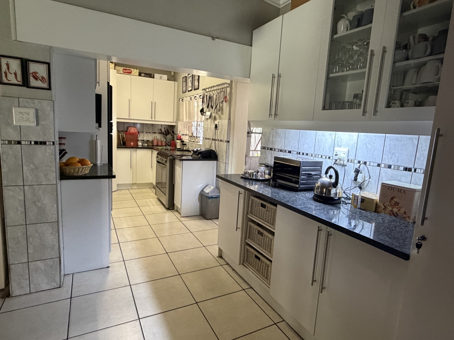 5 Bedroom Property for Sale in Moregloed Gauteng