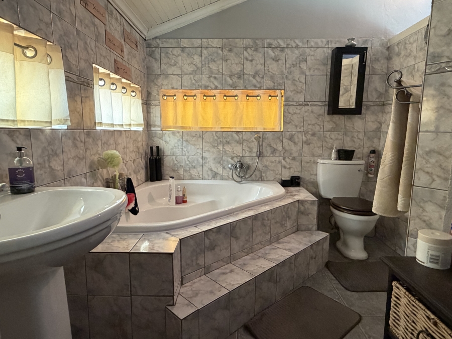 5 Bedroom Property for Sale in Moregloed Gauteng