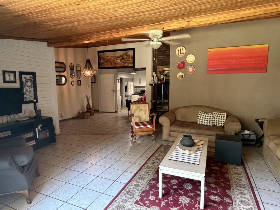 5 Bedroom Property for Sale in Moregloed Gauteng