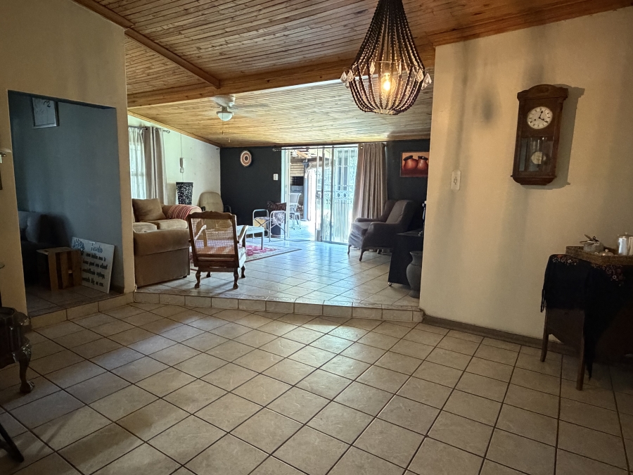 5 Bedroom Property for Sale in Moregloed Gauteng