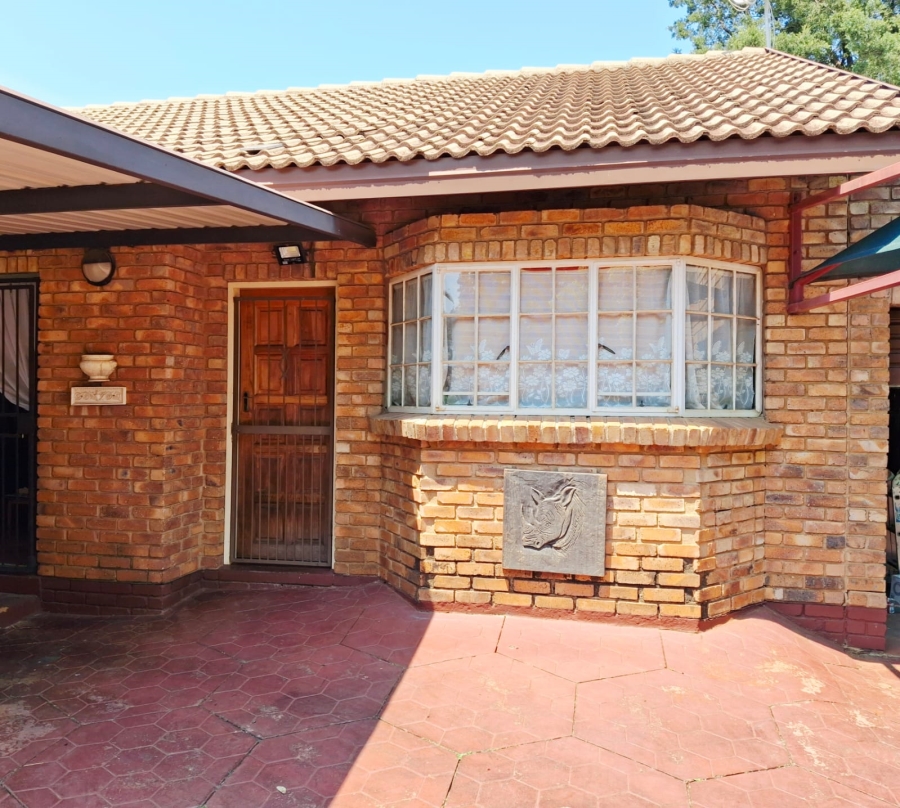 3 Bedroom Property for Sale in Waverley Gauteng