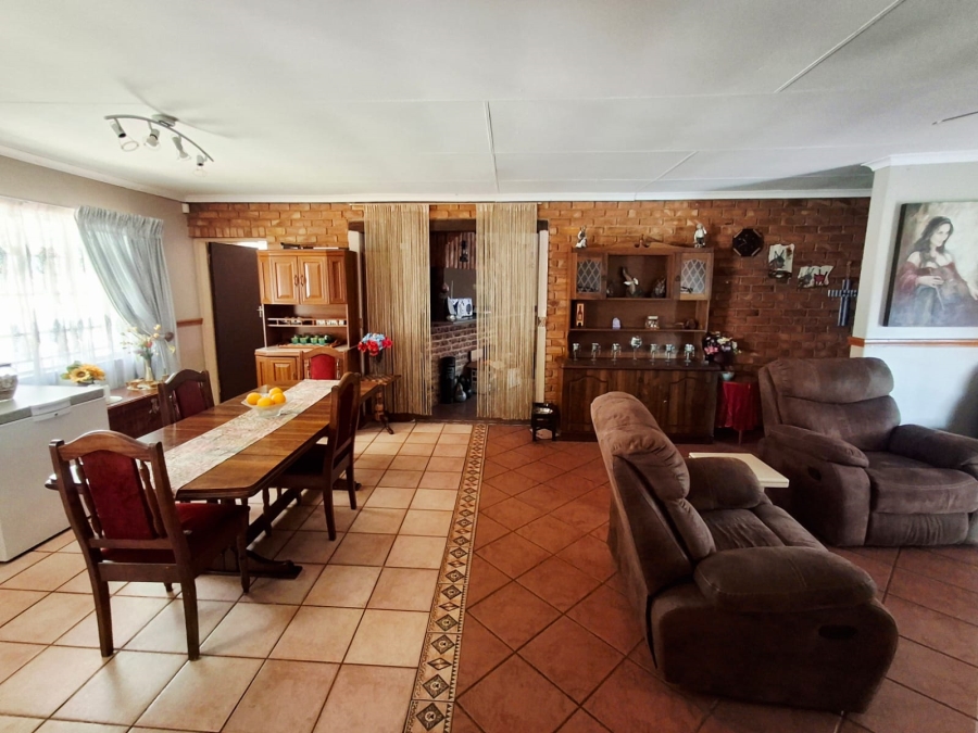 3 Bedroom Property for Sale in Waverley Gauteng