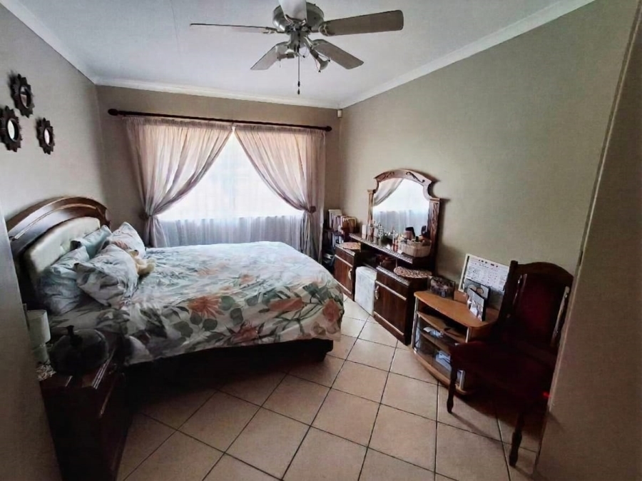 3 Bedroom Property for Sale in Waverley Gauteng