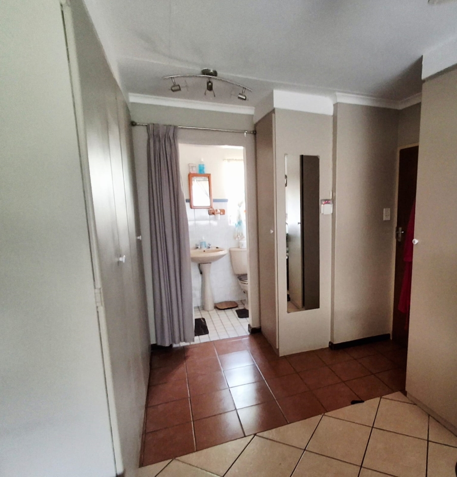 3 Bedroom Property for Sale in Waverley Gauteng