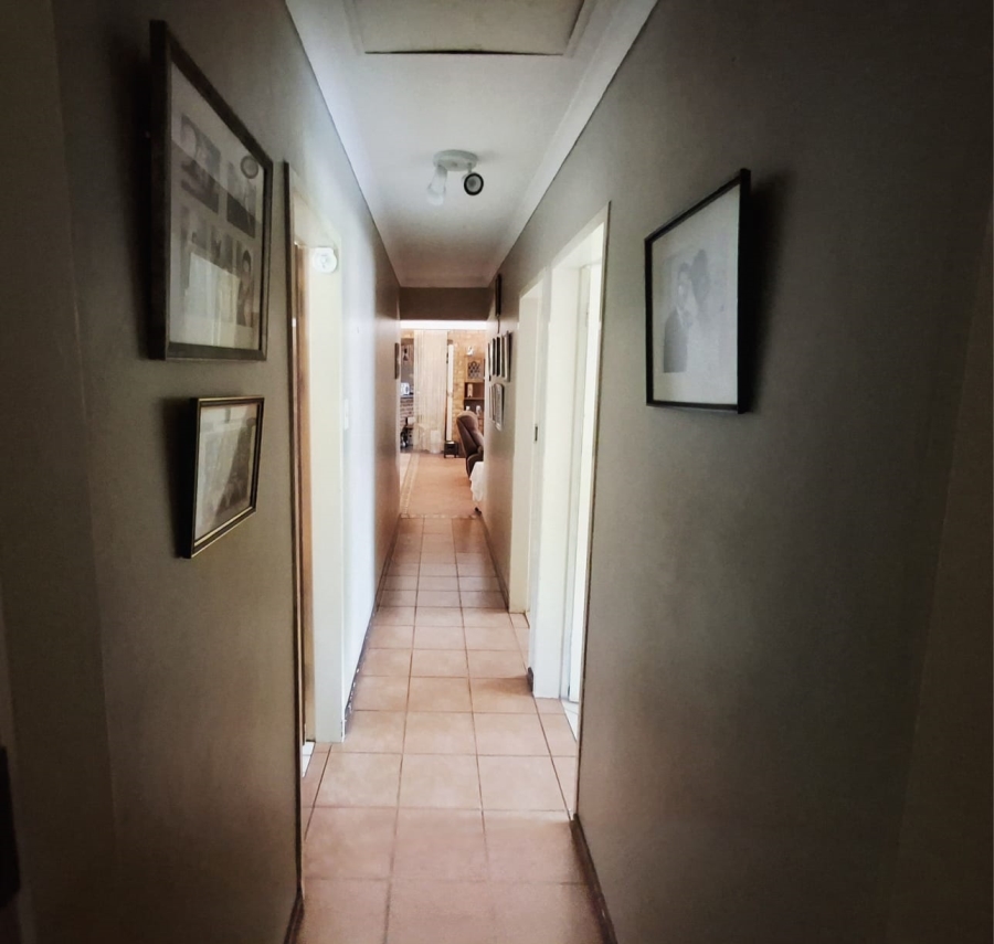 3 Bedroom Property for Sale in Waverley Gauteng