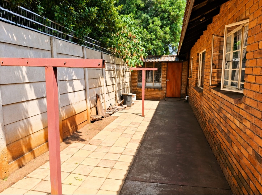 3 Bedroom Property for Sale in Waverley Gauteng