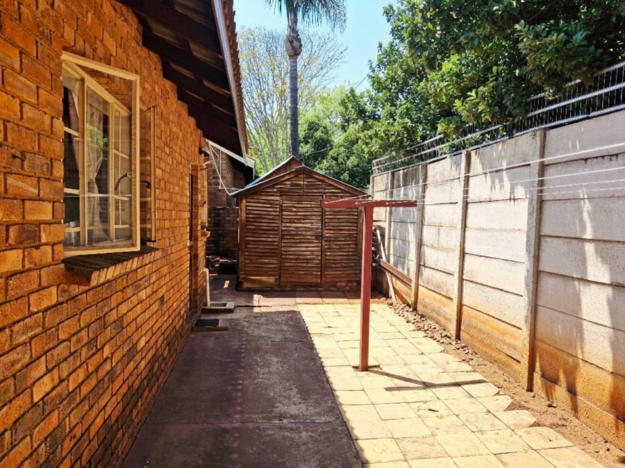 3 Bedroom Property for Sale in Waverley Gauteng