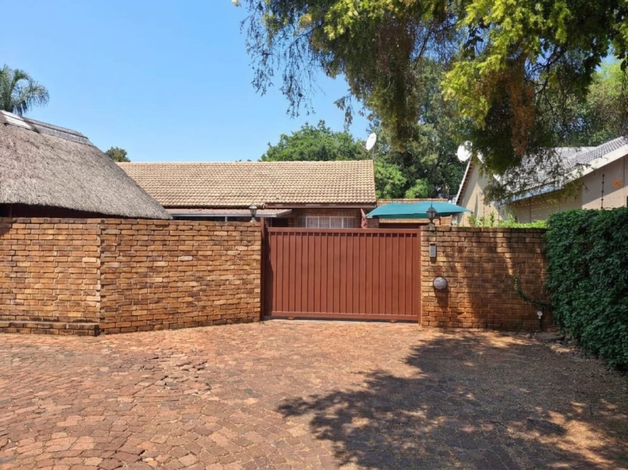 3 Bedroom Property for Sale in Waverley Gauteng