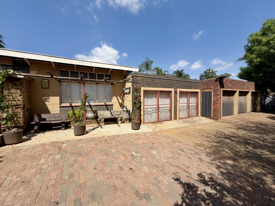 6 Bedroom Property for Sale in Ekklesia Gauteng