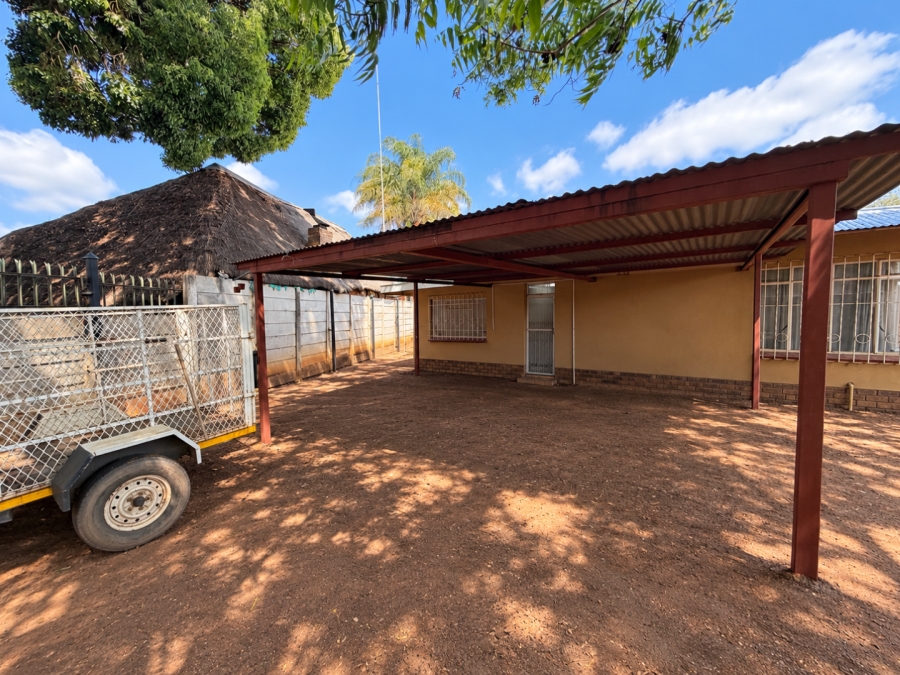 6 Bedroom Property for Sale in Ekklesia Gauteng