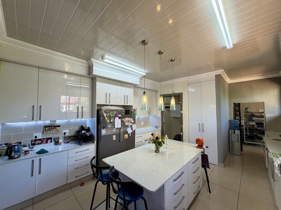 6 Bedroom Property for Sale in Ekklesia Gauteng