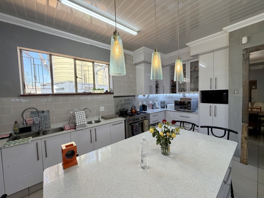 6 Bedroom Property for Sale in Ekklesia Gauteng