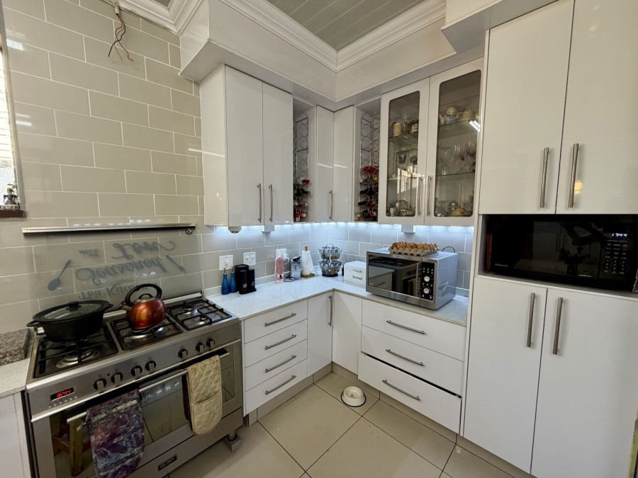 6 Bedroom Property for Sale in Ekklesia Gauteng