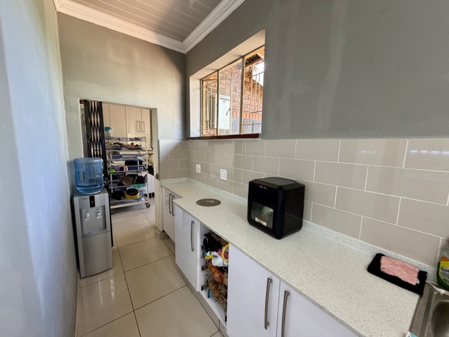 6 Bedroom Property for Sale in Ekklesia Gauteng