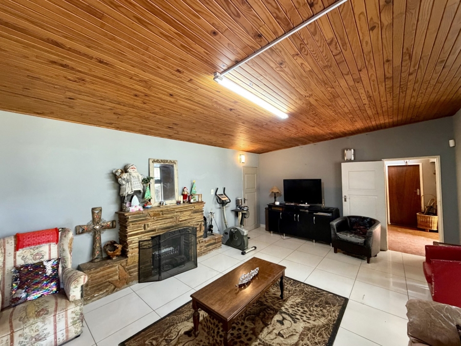 6 Bedroom Property for Sale in Ekklesia Gauteng