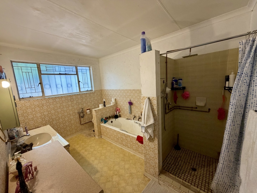 6 Bedroom Property for Sale in Ekklesia Gauteng