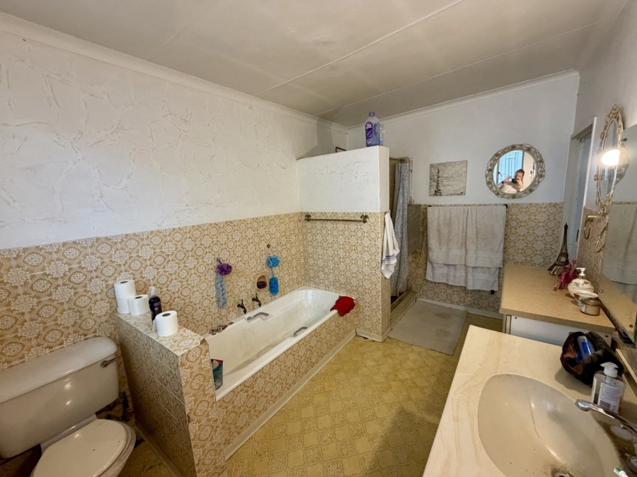 6 Bedroom Property for Sale in Ekklesia Gauteng