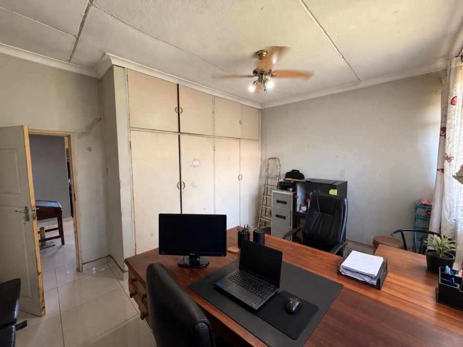6 Bedroom Property for Sale in Ekklesia Gauteng