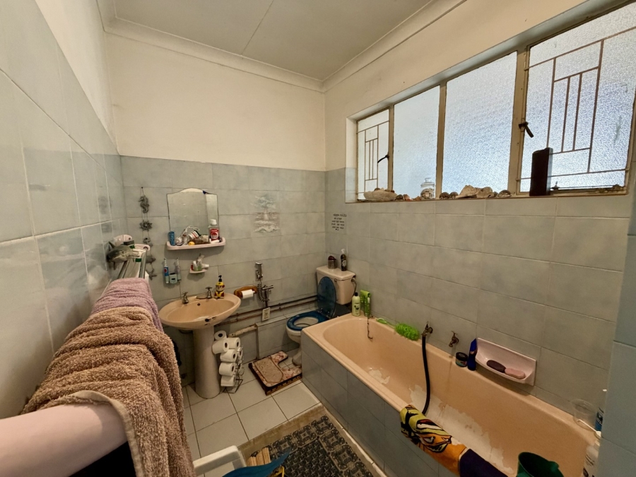 6 Bedroom Property for Sale in Ekklesia Gauteng