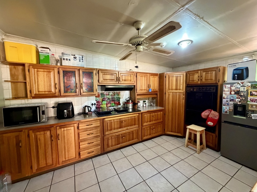 6 Bedroom Property for Sale in Ekklesia Gauteng