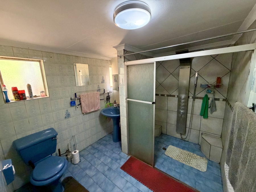 6 Bedroom Property for Sale in Ekklesia Gauteng
