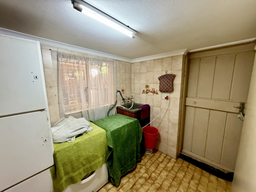 6 Bedroom Property for Sale in Ekklesia Gauteng