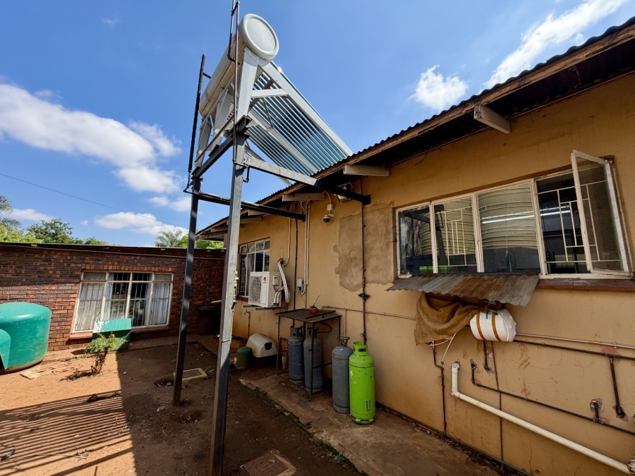 6 Bedroom Property for Sale in Ekklesia Gauteng