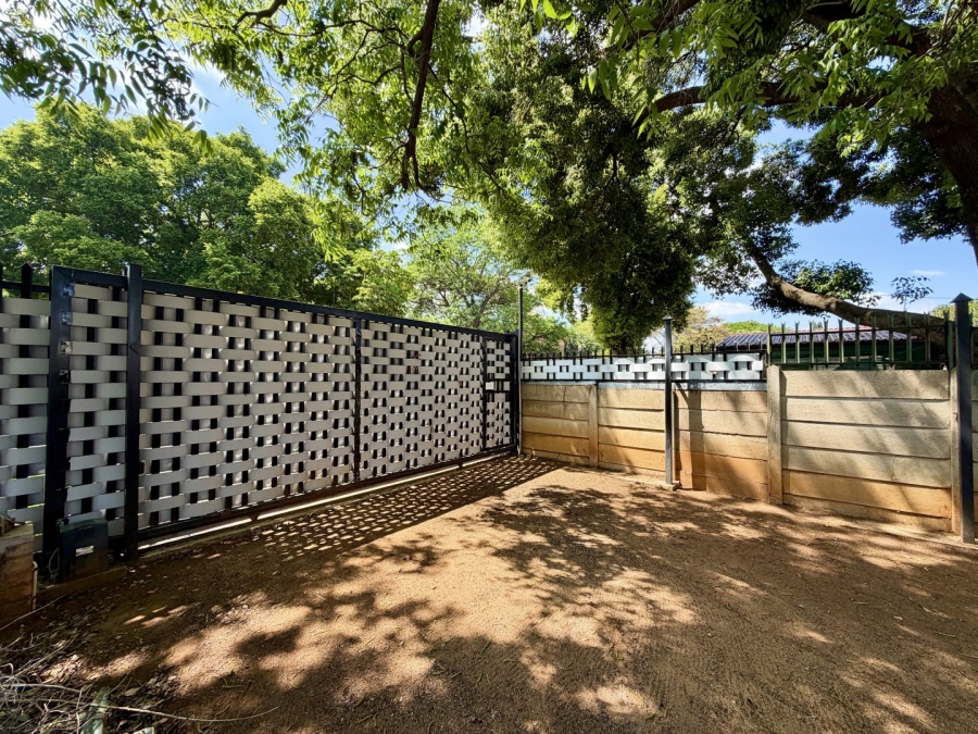 6 Bedroom Property for Sale in Ekklesia Gauteng