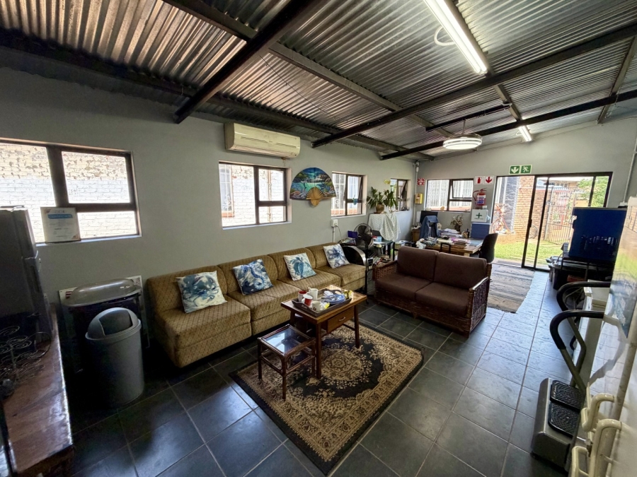 6 Bedroom Property for Sale in Ekklesia Gauteng