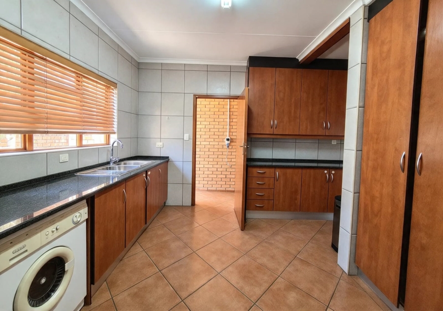To Let 3 Bedroom Property for Rent in Magalieskruin Gauteng