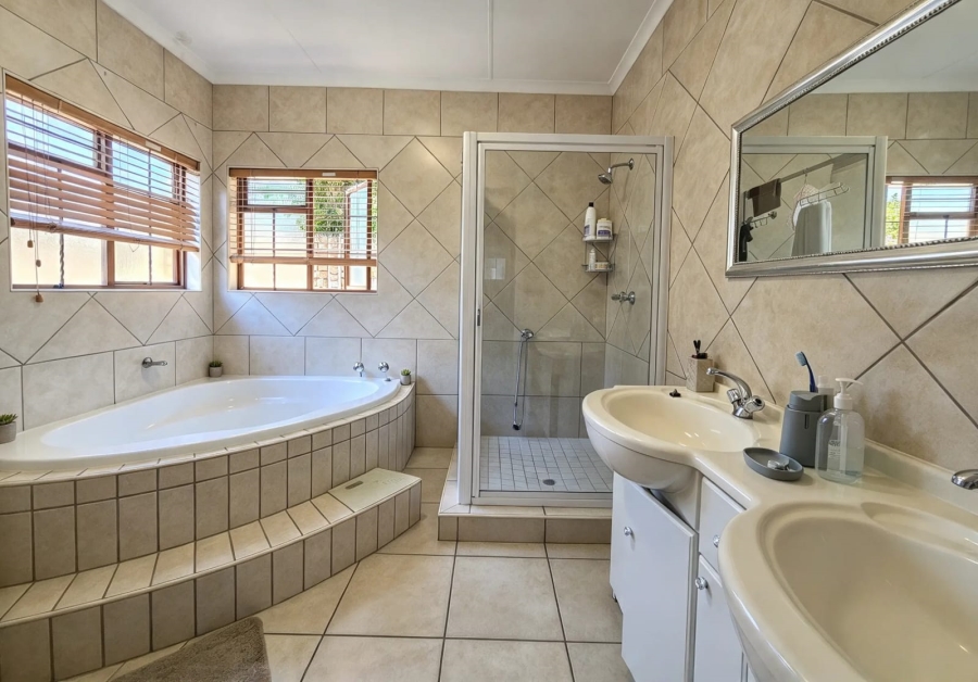 To Let 3 Bedroom Property for Rent in Magalieskruin Gauteng