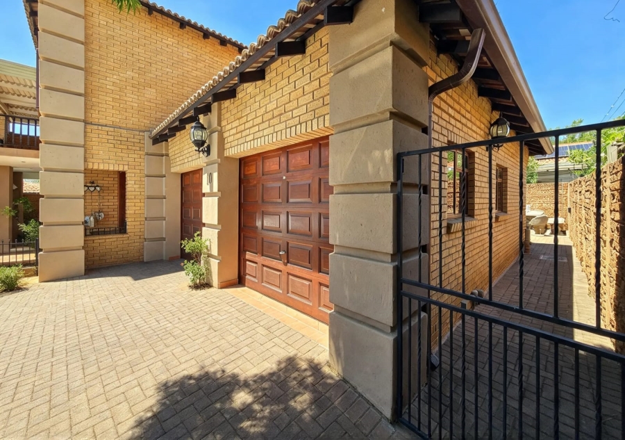 To Let 3 Bedroom Property for Rent in Magalieskruin Gauteng