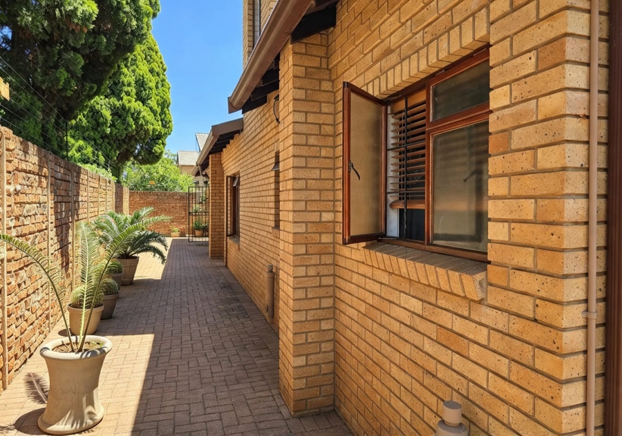 To Let 3 Bedroom Property for Rent in Magalieskruin Gauteng