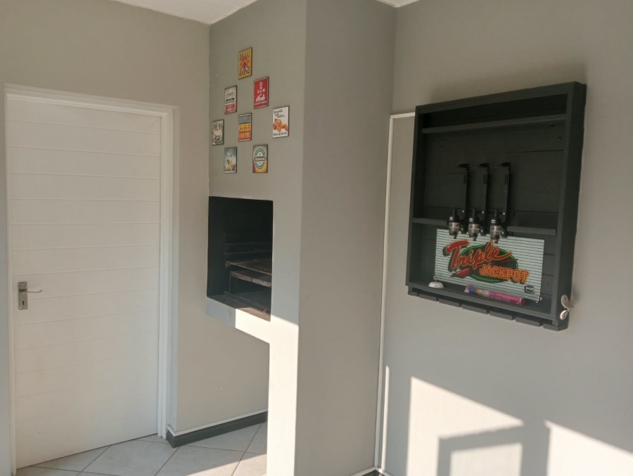 2 Bedroom Property for Sale in Norton Park Gauteng