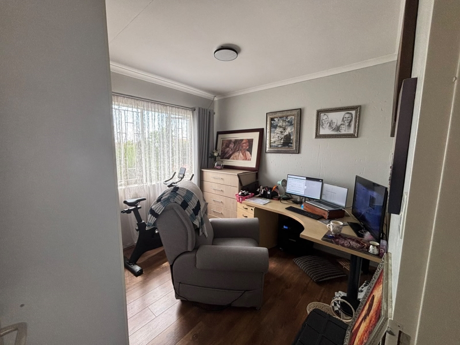 2 Bedroom Property for Sale in Greenstone Hill Gauteng