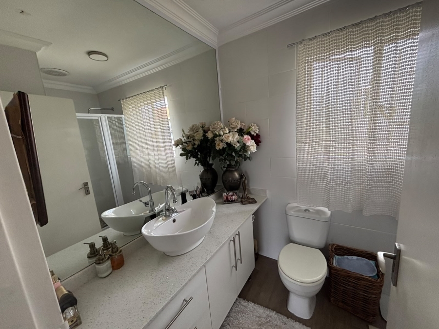 2 Bedroom Property for Sale in Greenstone Hill Gauteng