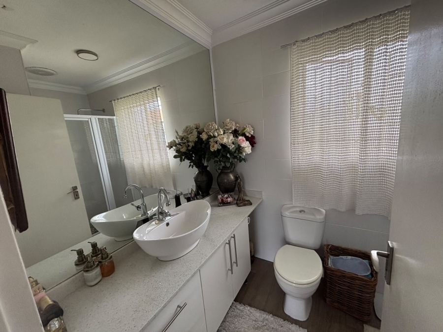 2 Bedroom Property for Sale in Greenstone Hill Gauteng