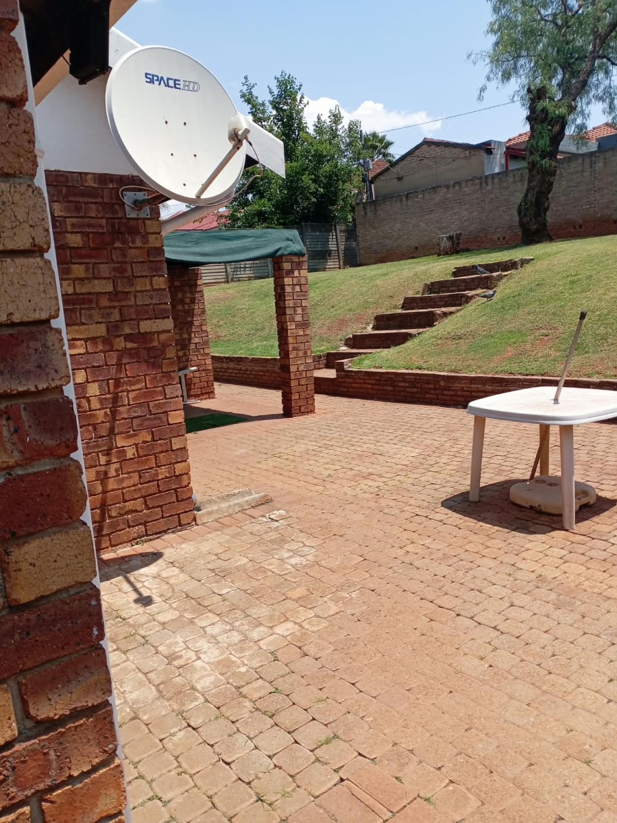 3 Bedroom Property for Sale in Lindhaven Gauteng