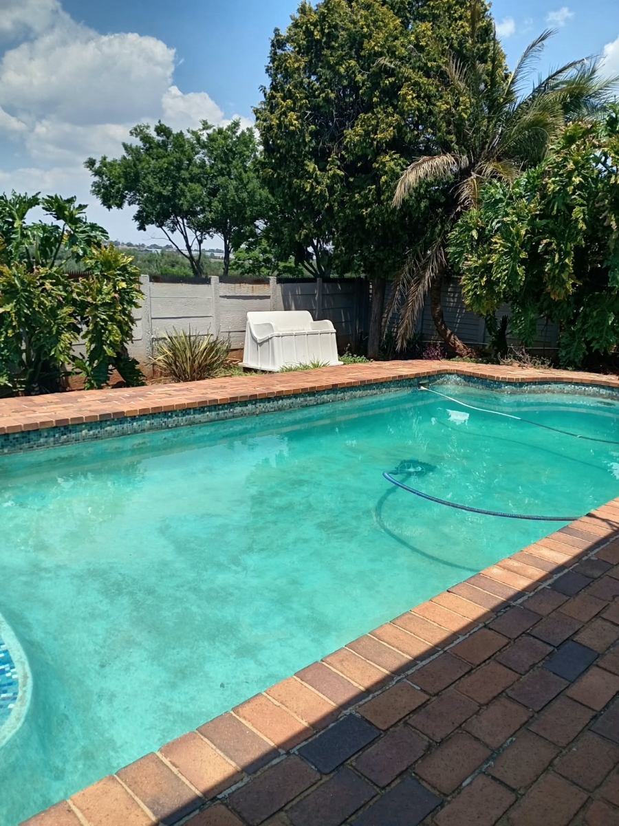 3 Bedroom Property for Sale in Lindhaven Gauteng