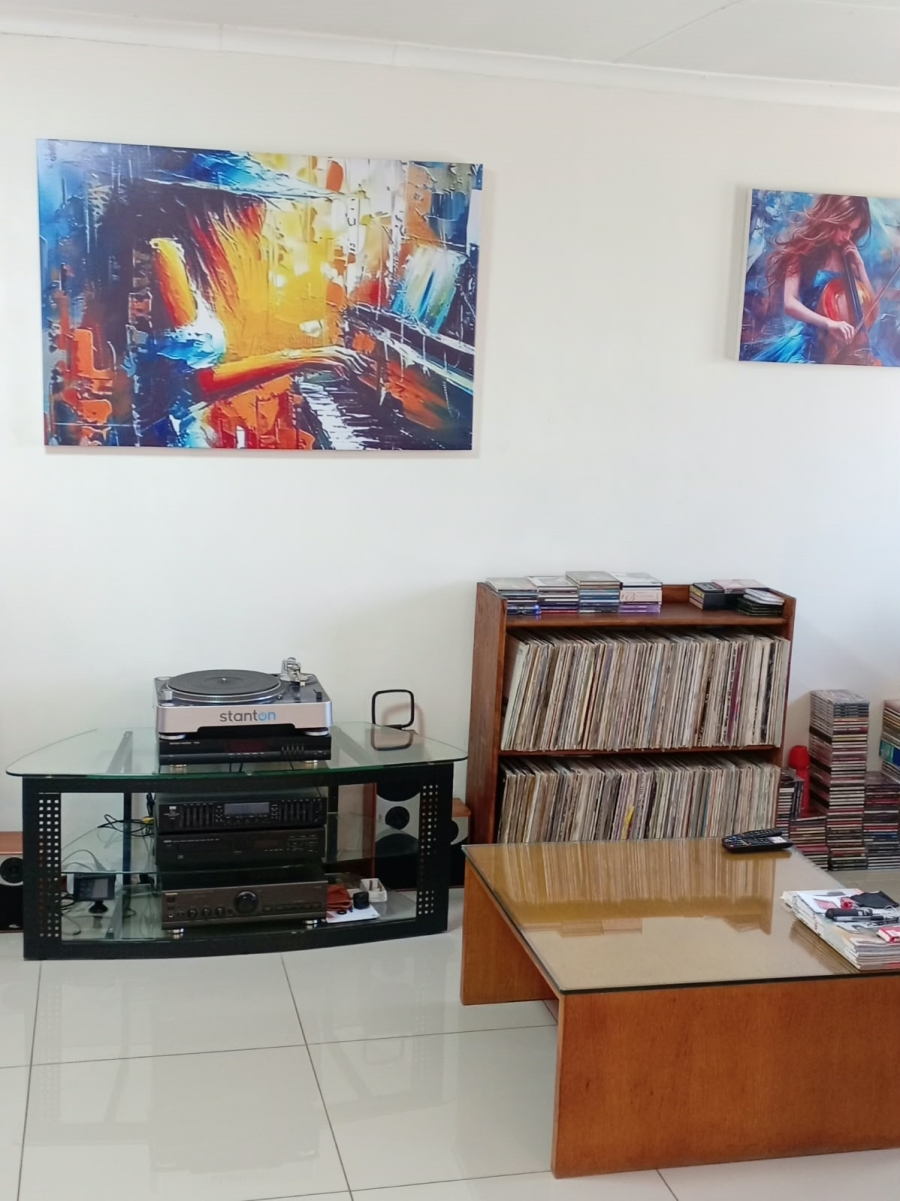 3 Bedroom Property for Sale in Lindhaven Gauteng