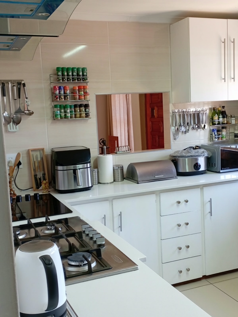 3 Bedroom Property for Sale in Lindhaven Gauteng