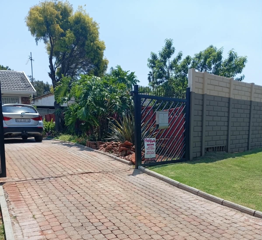 3 Bedroom Property for Sale in Lindhaven Gauteng