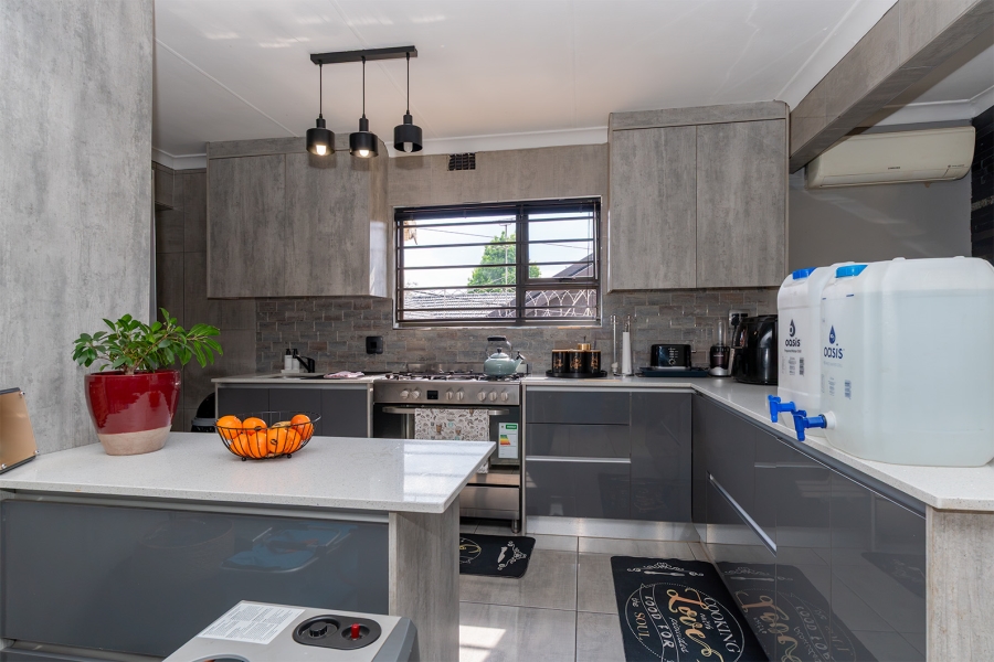 4 Bedroom Property for Sale in Wendywood Gauteng