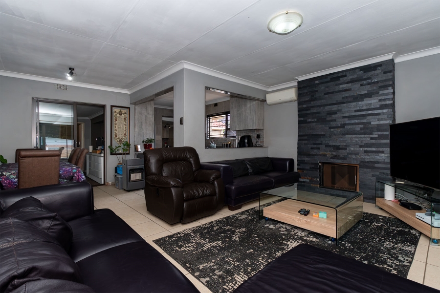 4 Bedroom Property for Sale in Wendywood Gauteng
