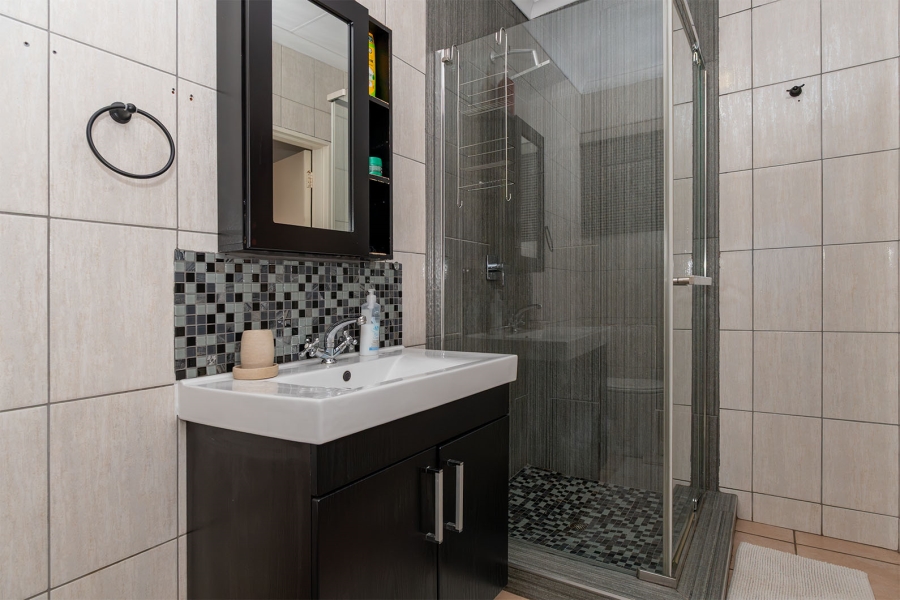 4 Bedroom Property for Sale in Wendywood Gauteng
