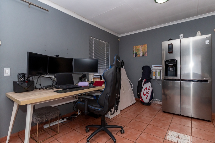 4 Bedroom Property for Sale in Wendywood Gauteng