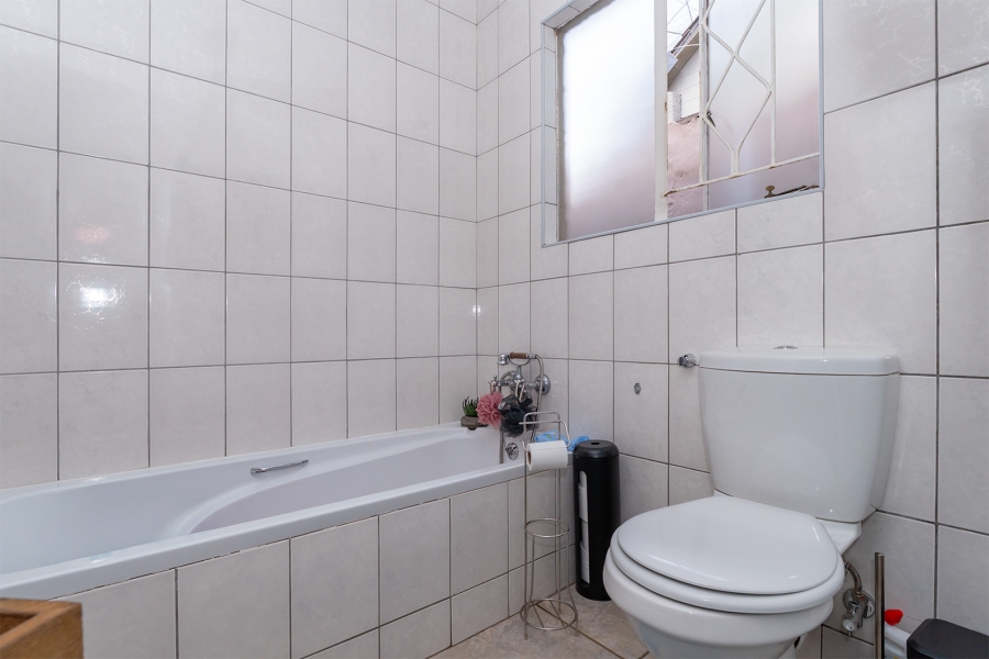 4 Bedroom Property for Sale in Wendywood Gauteng