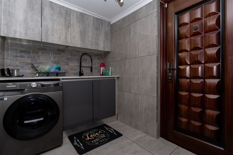 4 Bedroom Property for Sale in Wendywood Gauteng
