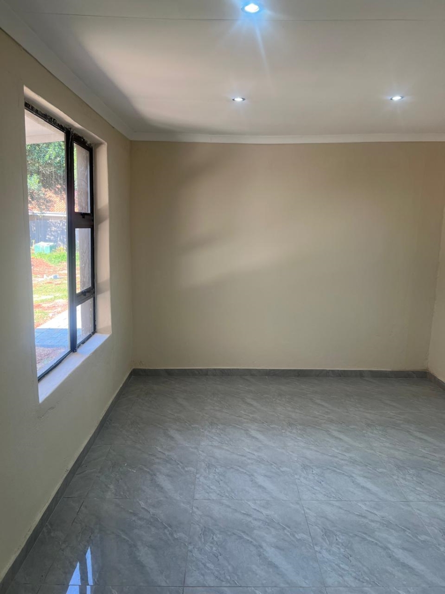 To Let 2 Bedroom Property for Rent in Linden Gauteng
