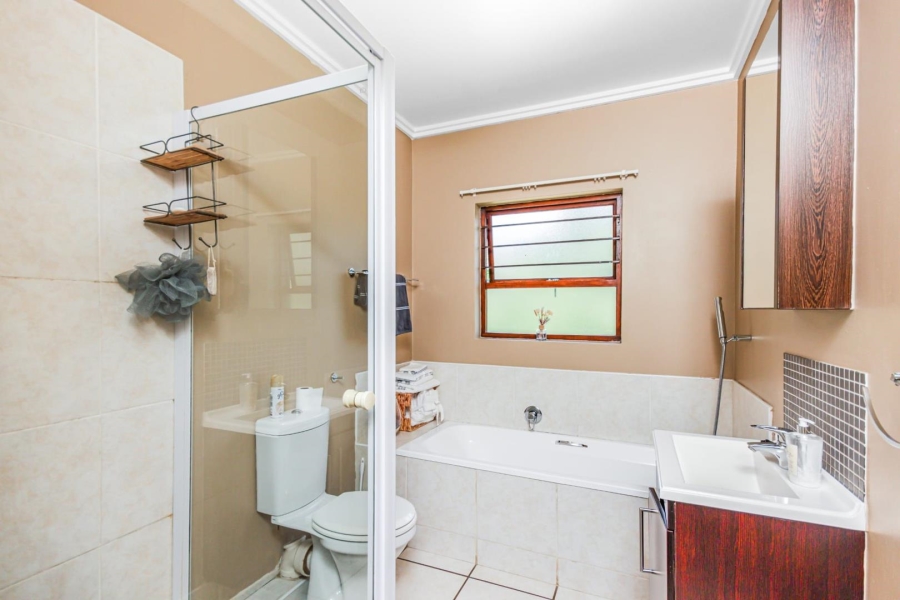 3 Bedroom Property for Sale in Broadacres Gauteng